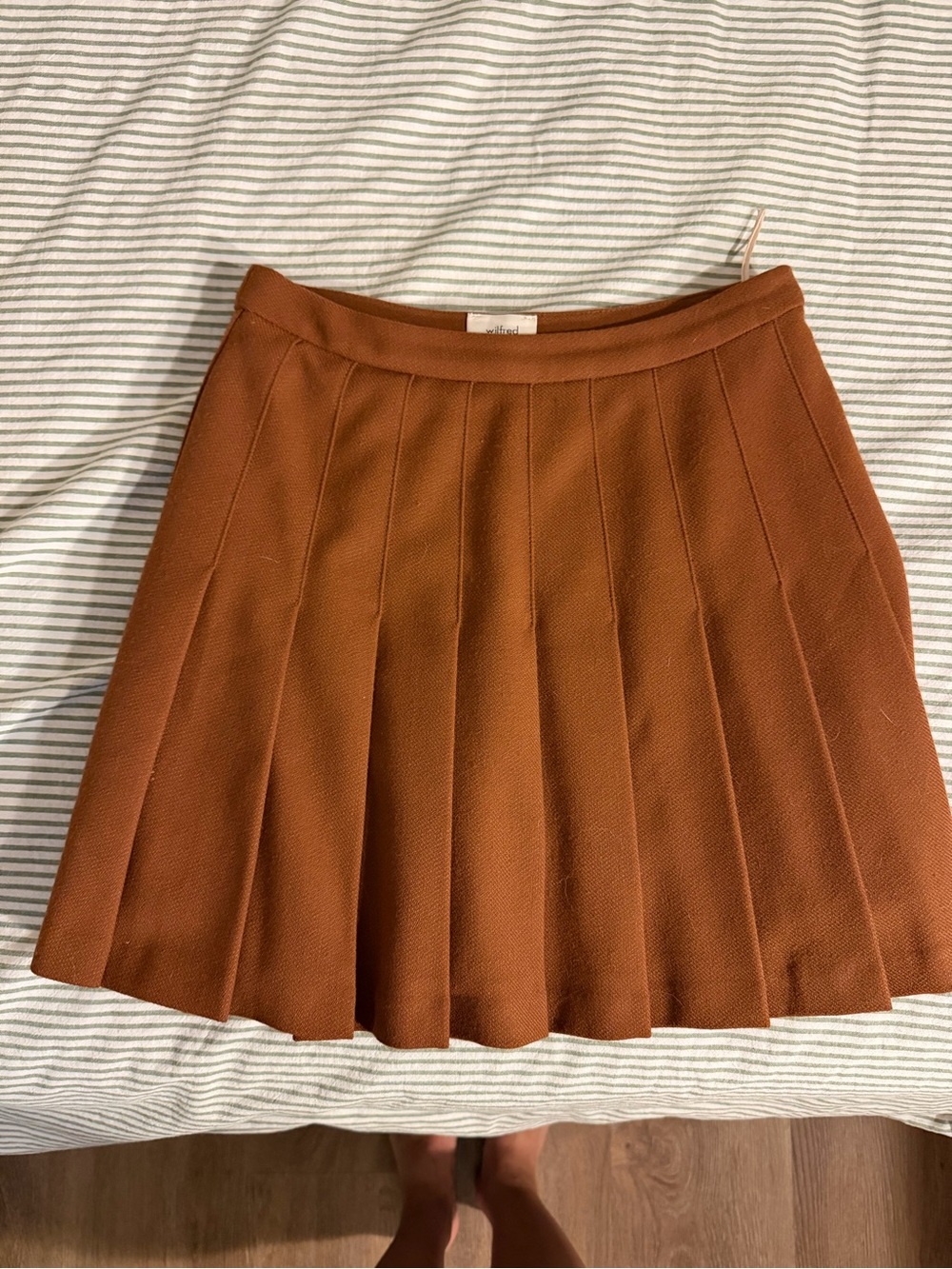 Aritzia pleaded skirt